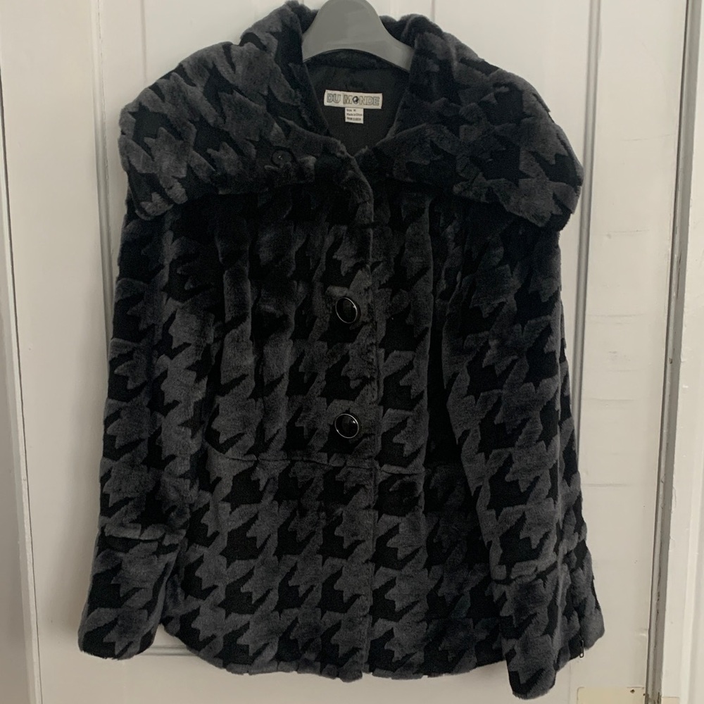 Chic Houndstooth Teddy Jacket in Black and Gray